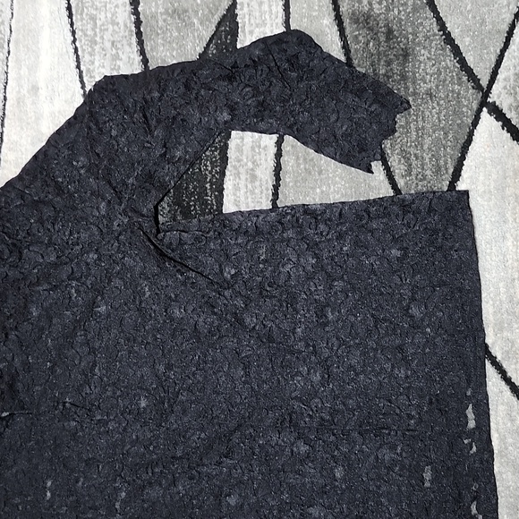 FLORAL LACE BLACK SHEER FITTED MOCK-NECK LONG-SLEEVED TOP - Picture 11 of 15